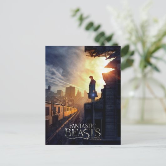 NEWT SCAMANDER™ in Destroyed Building Postkarte (Stehend Vorderseite)