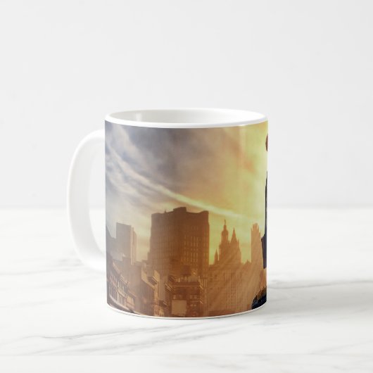 NEWT SCAMANDER™ in zerstörtem Gebäude Kaffeetasse (Vorderseite Links)