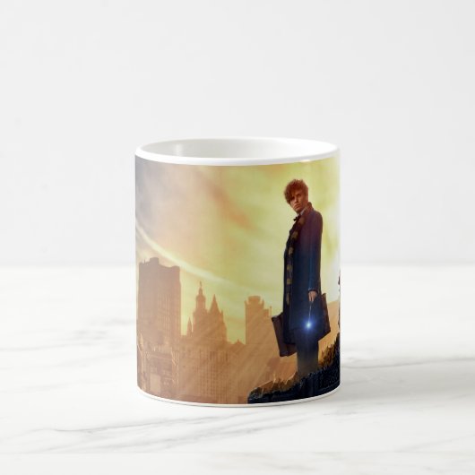 NEWT SCAMANDER™ in zerstörtem Gebäude Kaffeetasse (Mittel)