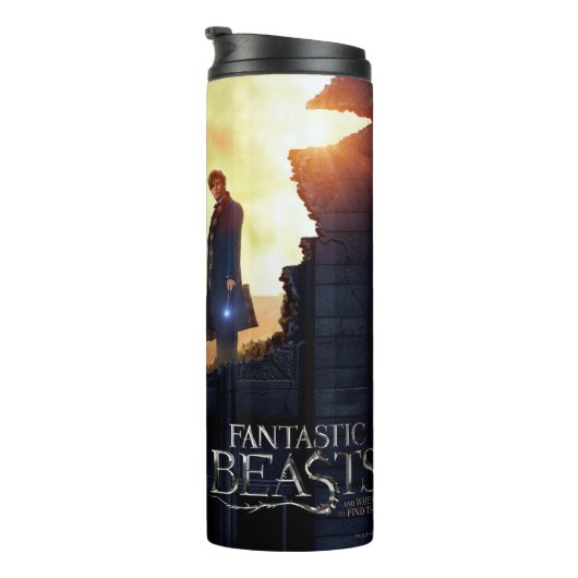 NEWT SCAMANDER™ in zerstörtem Gebäude Thermosbecher (Nach rechts gedreht)