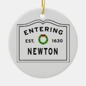 Newton, MA Holiday Wreath Keramik Ornament (Vorne)