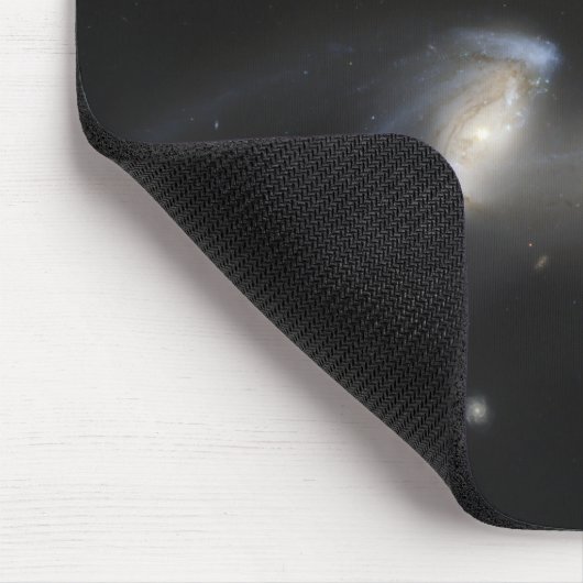 NGC 4676, auch bekannt als die Mäuseggalaxien Mousepad (Ecke)