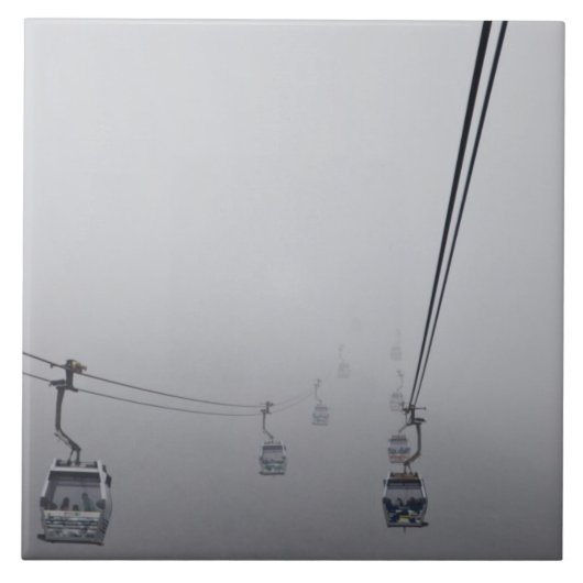 Ngong Ping Cable Car im dichten Nebel Fliese (Vorderseite)