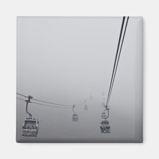 Ngong Ping Cable Car im dichten Nebel Magnet (Vorne)