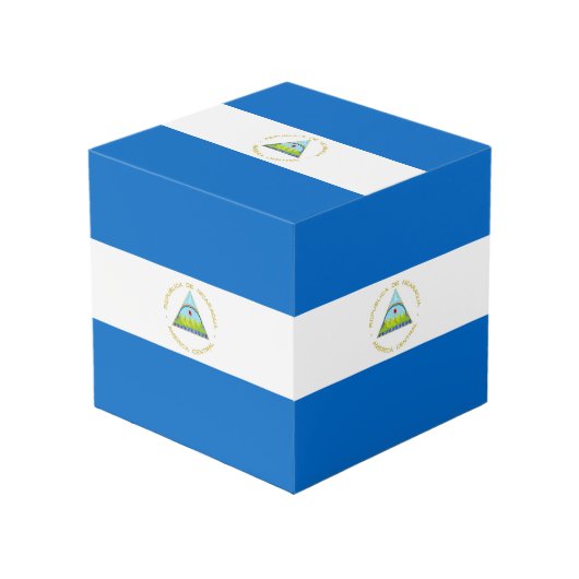 Nicaragua-Flagge Würfel (Vorderseite Schrägansicht)