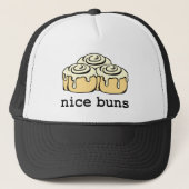 Nice Buns Cinnamon Roll Funny Cartoon Design Truckerkappe (Vorderseite)