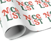 "Nice List" Weihnachtstypografie Geschenkpapier (Rolleneckpunkt)