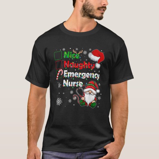 Nice Naughty Emergency Nurse Christmas Gnome Famil T-Shirt (Vorderseite)