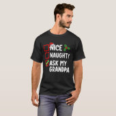 Nice Naughty Fragte meine Großvater Weihnachtsfami T-Shirt (Vorne ganz)