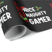 Nice Naughty Gamer Christmas List Gaming Santa Geschenkpapier (Rolleneckpunkt)