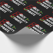Nice Naughty Pirate Familie Matching Weihnachtslis Geschenkpapier (Ecke)
