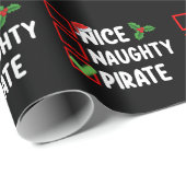Nice Naughty Pirate Familie Matching Weihnachtslis Geschenkpapier (Rolleneckpunkt)