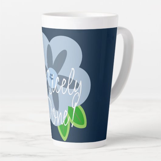 Nicely Done Blue Blume Latte Tasse (Rechte Ecke)