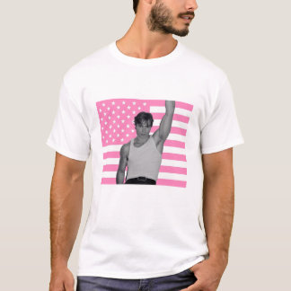 Nicholas chavez mit Rose pink-amerikanischer Flagg T-Shirt