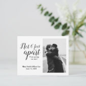 Nicht 6 Fuß | Schwarzkalligrafie-Postponation Postkarte (Stehend Vorderseite)