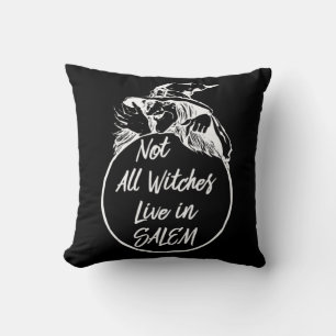 Nicht alle Hexen leben in SALEM   Witziger Hallowe Kissen