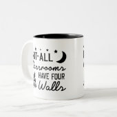 Nicht alle Klassenzimmer haben vier Wände Zweifarbige Tasse (Vorderseite Links)