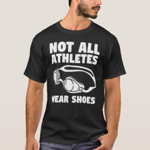 Nicht alle Sportler tragen Schuhe und schwimmen T-Shirt