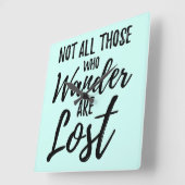 Nicht alle Wander sind verloren Quadratische Wanduhr (Winkel)