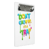 Nicht aufwachsen, es ist eine Falle | Funny Quote  Mini Klemmbrett (Schrägansicht)