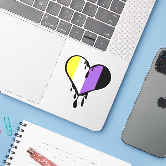 Nicht binäre Pride Dripping Heart Aufkleber (Laptop mit iPhone)