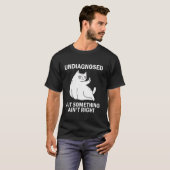 Nicht diagnostiziert, aber irgendetwas ist nicht r T-Shirt (Vorne ganz)