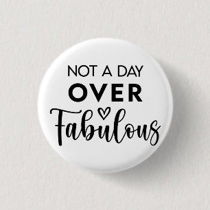 Nicht einen Tag über Fabulous – Lustige Geburtstag Button
