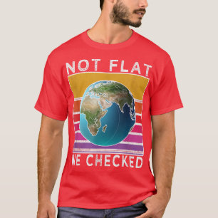 Nicht flach haben wir die sonnige flache Erde über T-Shirt