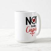 Nicht heute Kupid-Anti-Valentin-Pfeil der roten He Kaffeetasse (VorderseiteRechts)