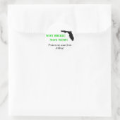 Nicht hier nicht jetzt aufklebern runder aufkleber (Tasche)