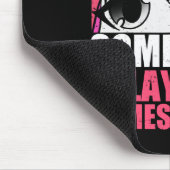 Nicht immer Anime ansehen, manchmal Videospiele ab Mousepad (Ecke)