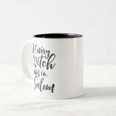 Nicht jede Hexe lebt in Salem | Funny Halloween Zweifarbige Tasse (Vorderseite Links)