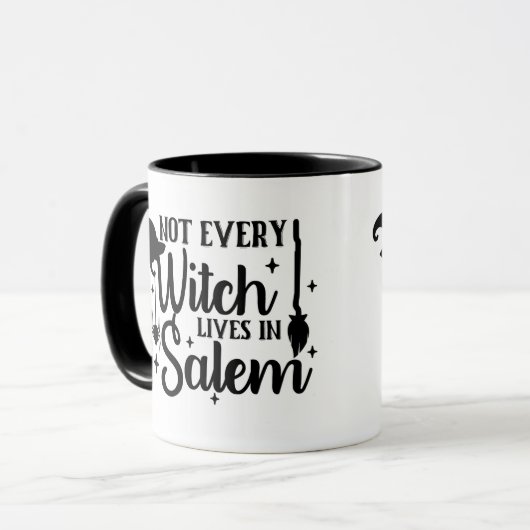 Nicht jede Hexe lebt in Salem Halloween Tasse (Vorderseite Links)