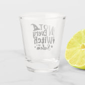 Nicht jede Hexe lebt in Salem Schnapsglas (Rückseite)