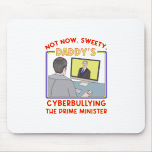 Nicht jetzt, Schätzchen. Daddy schikaniert den Pre Mousepad