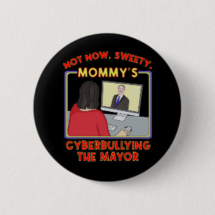 Nicht jetzt, Schätzchen. Mommy schikaniert den Bür Button