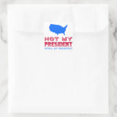 Nicht mein Präsident bleibt noch die Flagge meines Quadratischer Aufkleber (Tasche)