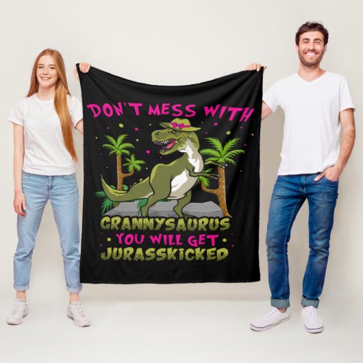 Nicht mit Grannysaurus Fleece Blanket durcheinande (Beispiel)