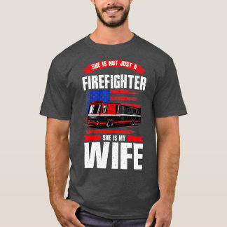 Nicht nur ein Feuerwehrmann meine Ehefrau ist ein T-Shirt