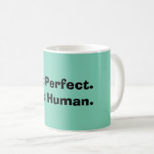 Nicht perfekt. Gerade menschliche Kaffee-Tasse Kaffeetasse (VorderseiteRechts)