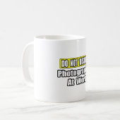 Nicht stören...Fotograf bei der Arbeit Kaffeetasse (Vorderseite Links)