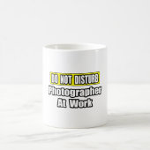 Nicht stören...Fotograf bei der Arbeit Kaffeetasse (Mittel)