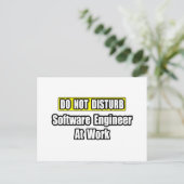 Nicht stören...Software-Ingenieur bei der Arbeit Postkarte (Stehend Vorderseite)
