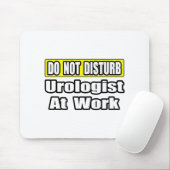 Nicht stören...Urologe bei der Arbeit Mousepad (Mit Mouse)