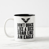 Nicht wie ein Eagle-Ducksack Zweifarbige Tasse (Links)