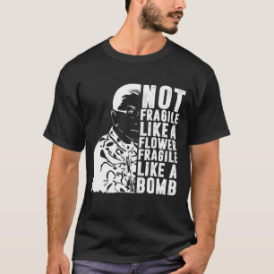 Nicht zerbrechlich wie eine Blume, sondern eine Bo T-Shirt