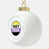 Nichtbinäre Button-Pronomen - Sie Keramik Kugel-Ornament (Rechts)