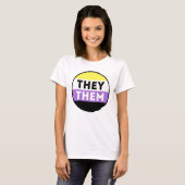Nichtbinäre Button-Pronomen - Sie T-Shirt (Vorne ganz)