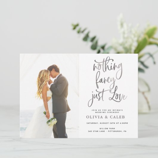 Nichts Extravagant nur Liebe intime Hochzeitsfeier Einladung (Stehend Vorderseite)