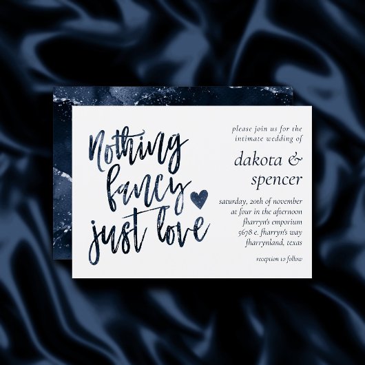 Nichts Extravagant nur Liebe | Moody Navy Blue Wed Einladung